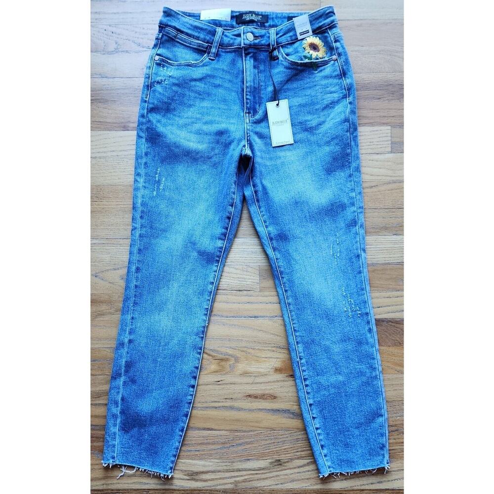 Judy Blue NWT Sunflower Embroidered Relaxed Fit Jeans size 5/27 Style #88257 NEW